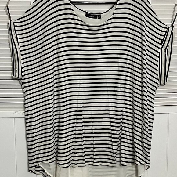 Apt. 9 Tops - High-Lo Black and White Striped with a split bottom back, 2X , APT. 9